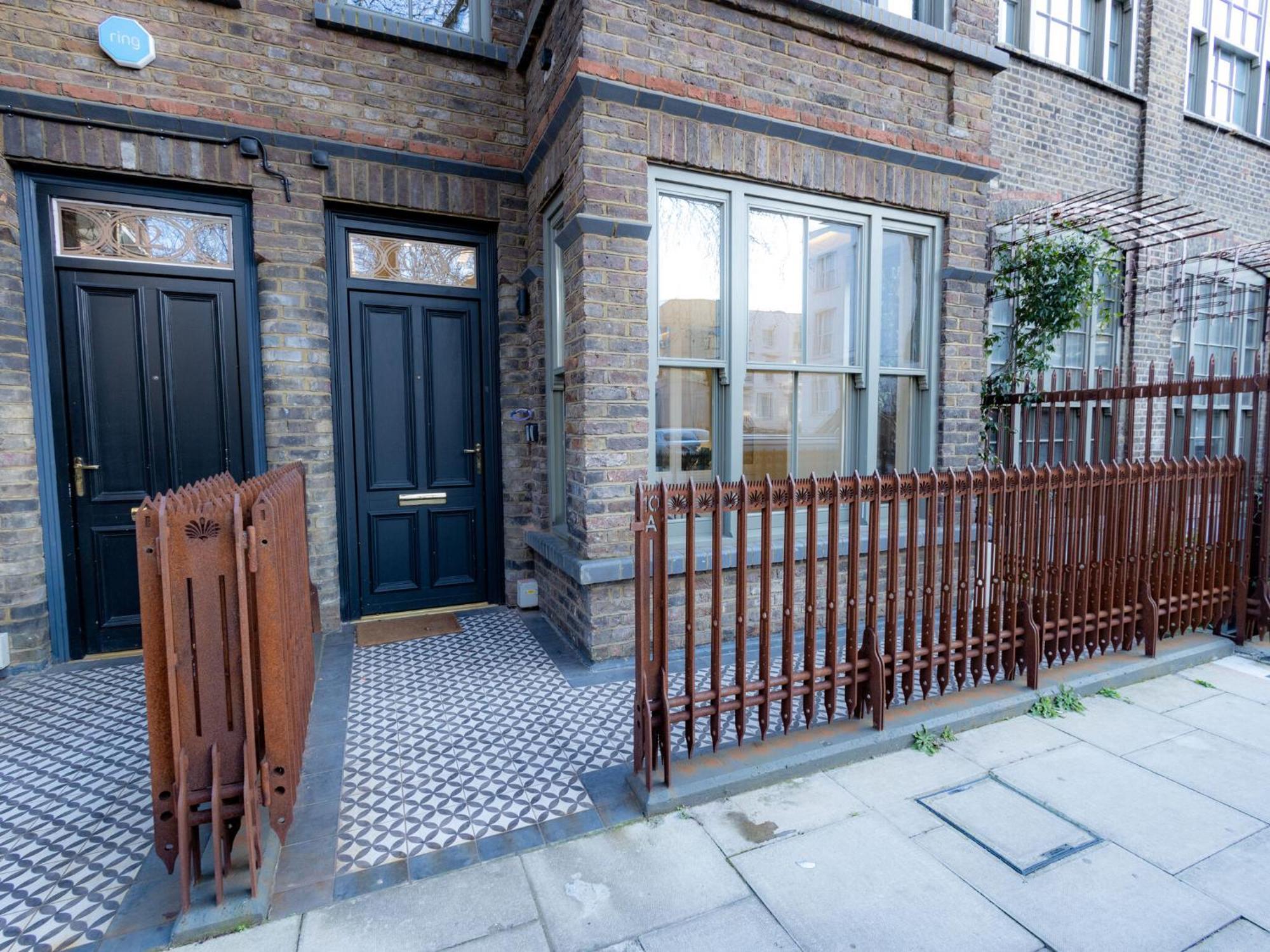 Modern Deluxe Five Bedroom House Near Chalk Farm Station By Belvilla 런던 외부 사진