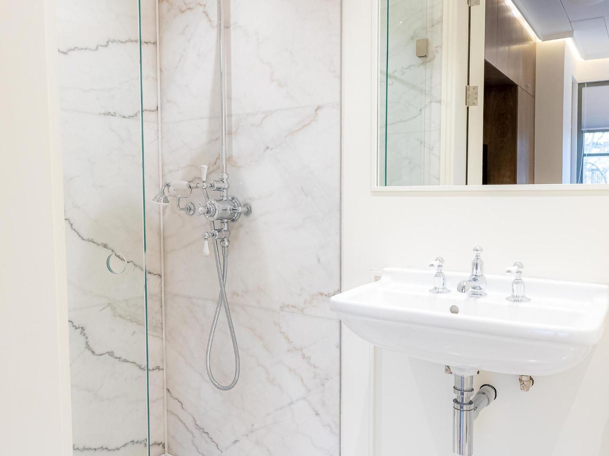 Modern Deluxe Five Bedroom House Near Chalk Farm Station By Belvilla 런던 외부 사진