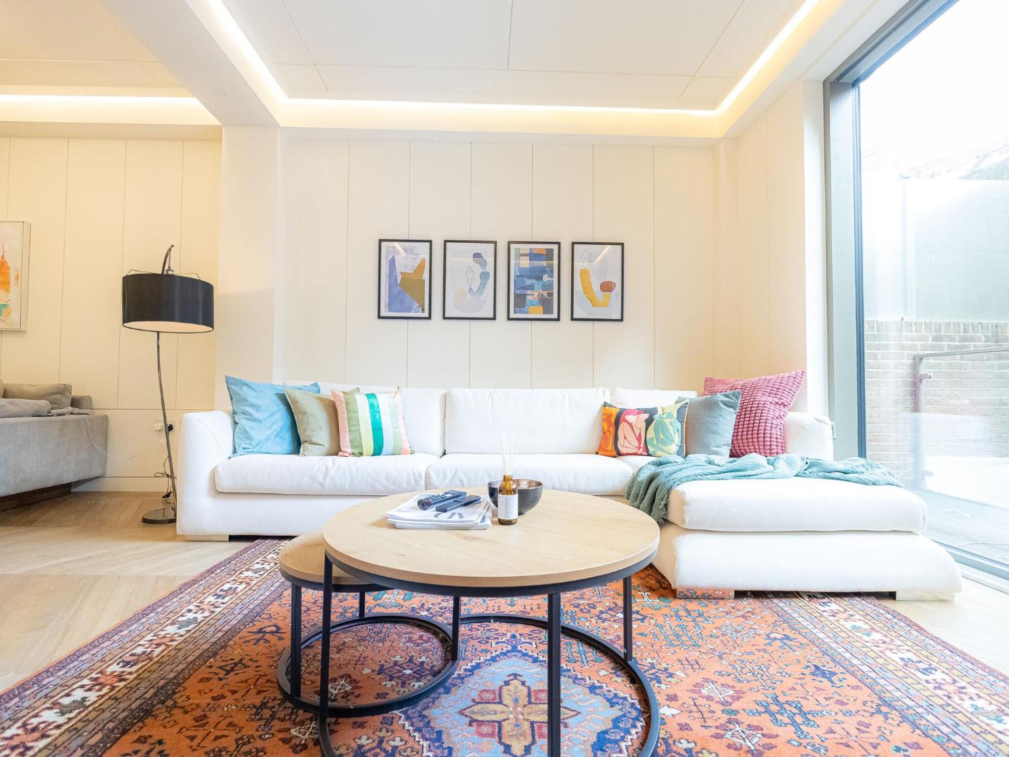 Modern Deluxe Five Bedroom House Near Chalk Farm Station By Belvilla 런던 외부 사진