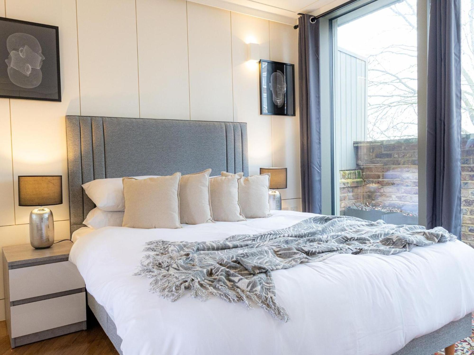 Modern Deluxe Five Bedroom House Near Chalk Farm Station By Belvilla 런던 외부 사진