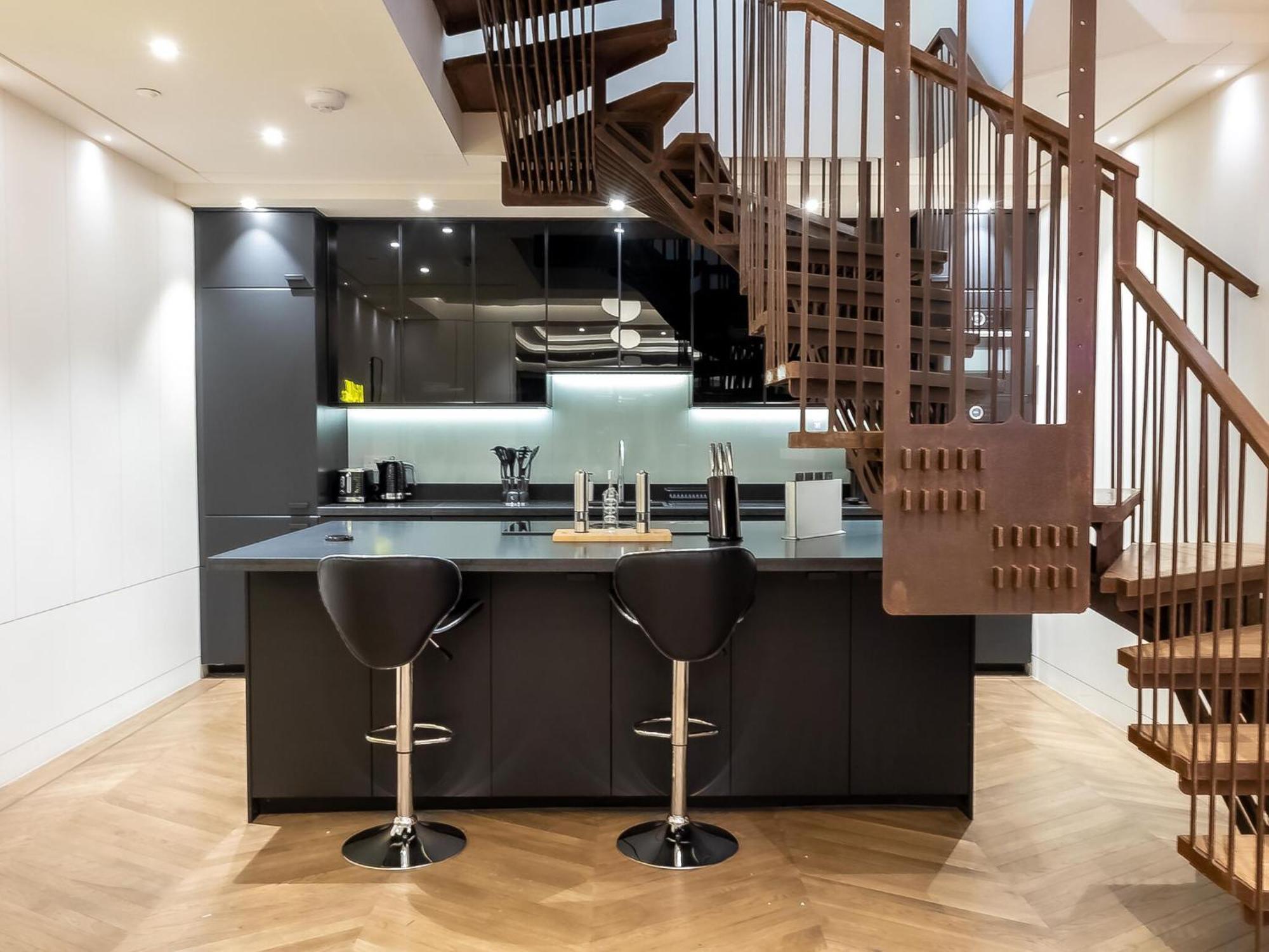 Modern Deluxe Five Bedroom House Near Chalk Farm Station By Belvilla 런던 외부 사진