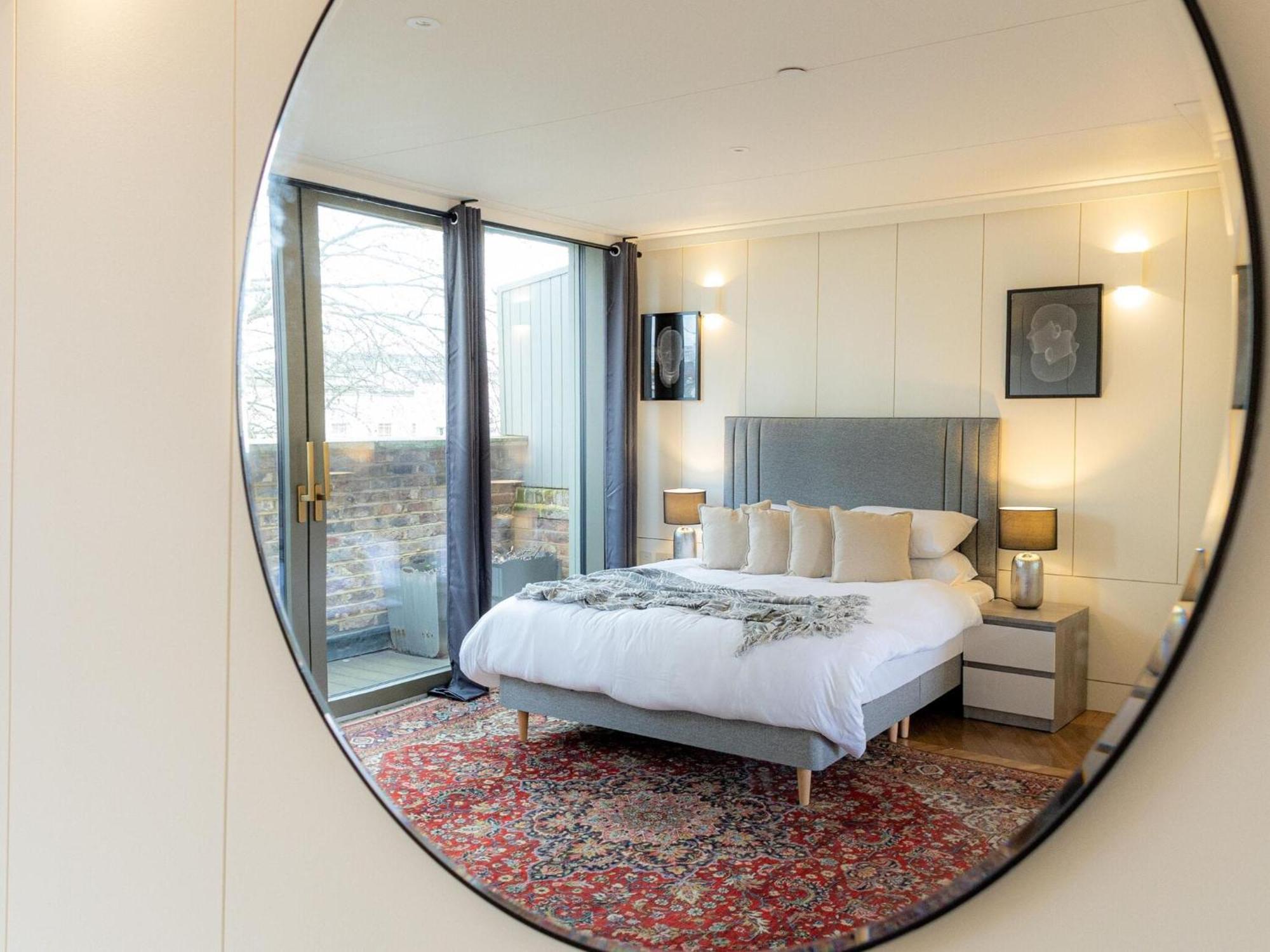Modern Deluxe Five Bedroom House Near Chalk Farm Station By Belvilla 런던 외부 사진