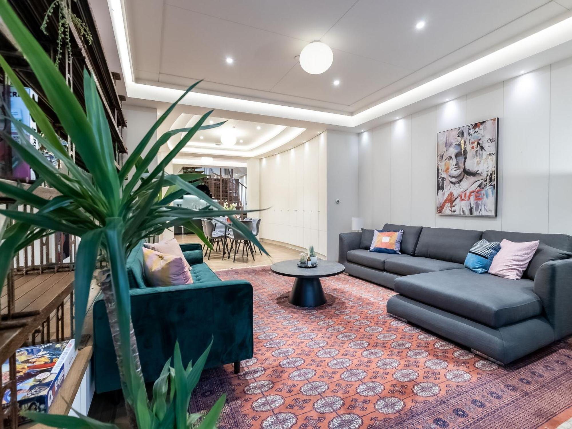 Modern Deluxe Five Bedroom House Near Chalk Farm Station By Belvilla 런던 외부 사진