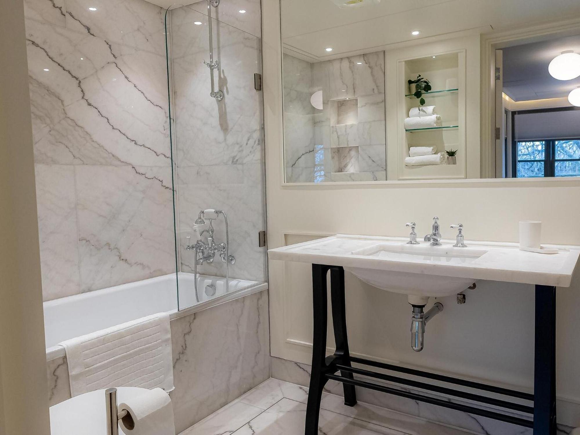 Modern Deluxe Five Bedroom House Near Chalk Farm Station By Belvilla 런던 외부 사진